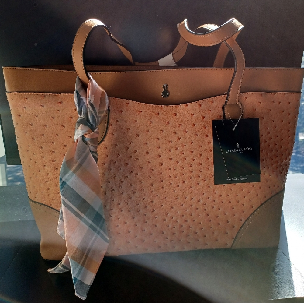#318 NWT London Fog Tote